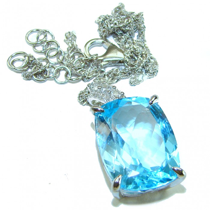 Vintage style- 14.5 carat authentic Swiss Blue Topaz .925 Sterling Silver handcrafted necklace - Blue topaz pendant with chain, stone close-up.