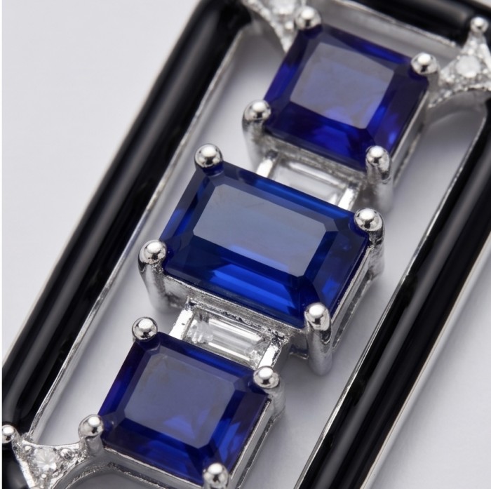 8.5 carat Art Deco Sapphire black enamel .925 Sterling Silver handcrafted Pendant - Close-up of Art Deco sapphire pendant with black enamel and silver.