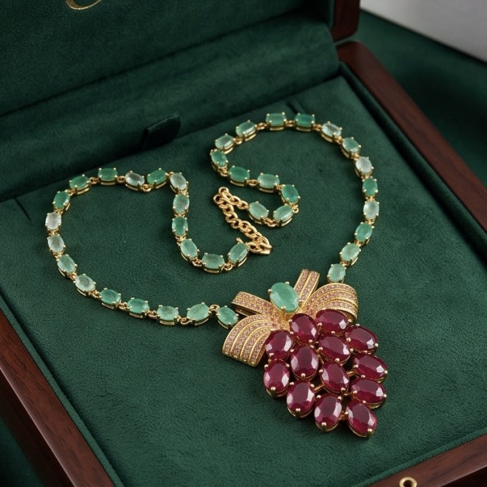 Juicy Strawberry 32.2 carat Natural Kasmir Ruby 21.5 carat Colombian Emerald .925 Sterling Silver dipped in 22K Gold handcrafted Statement necklace - Necklace with emeralds and ruby pendant, displayed in a green jewelry box.