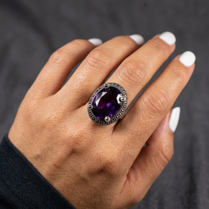 Purple Queen 20.2 carat natural Amethyst .925 Sterling Silver Handcrafted Large Ring size 8 - Amethyst ring worn on hand, oval stone in sterling silver setting.
