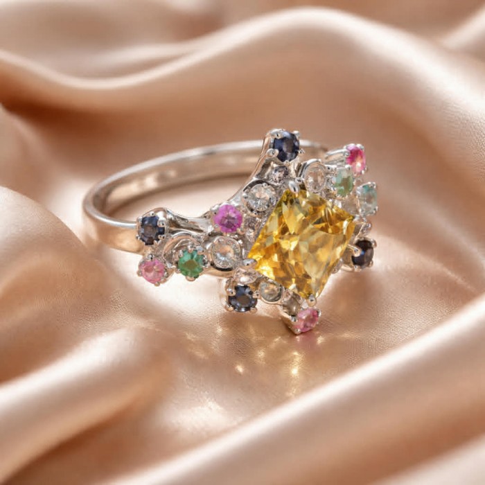 Golden Treasure 4.5 carat Citrine Amethyst .925 Sterling Silver Handcrafted Ring size 7 - Side view of Golden Treasure 4.5 carat Citrine ring on satin background.