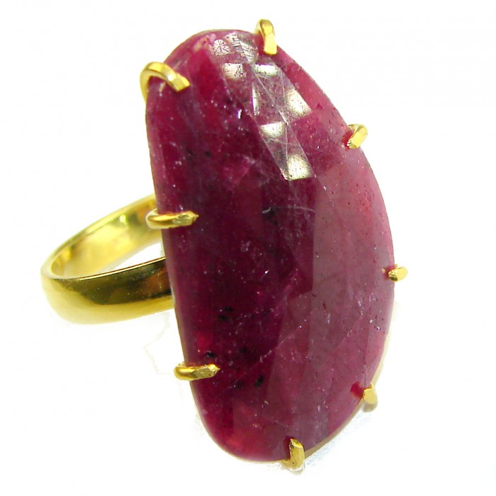 Bella Rosa Genuine 18.8 CARAT Star Ruby 18k GOLD OVER .925 Sterling Silver Large Statement Ring size 8 1/4 - Close-up of Bella Rosa 18.8 ct star ruby ring in 18k gold setting