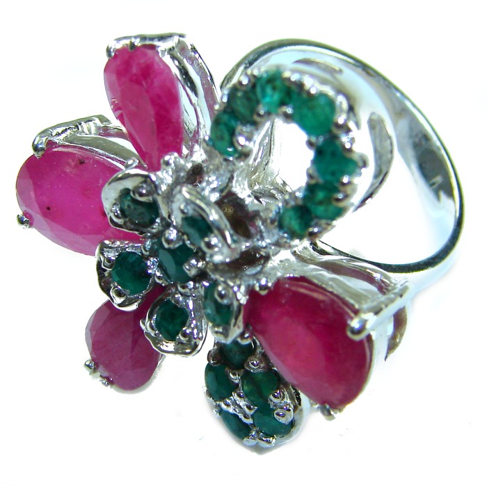 Fancy Flower - Natural 23.5 carat Ruby from Madagascar .925 Sterling Silver handmade Large Statement Ring size 7 - Flower ring with ruby and emerald close-up, silver setting.