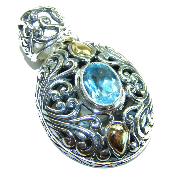 Costa del Sol 2.8 carat Swiss Blue Topaz 2 tones .925 Sterling Silver Handcrafted Pendant - Close-up of ornate pendant with Swiss Blue Topaz and filigree detailing.