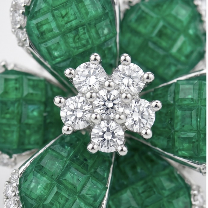Born to Glam authentic 18.7 carat mystery setting Colombian Emerald .925 Sterling Silver handcrafted Statement earrings - Close-up of Born to Glam 18.7 carat mystery setting Colombian jewelry
