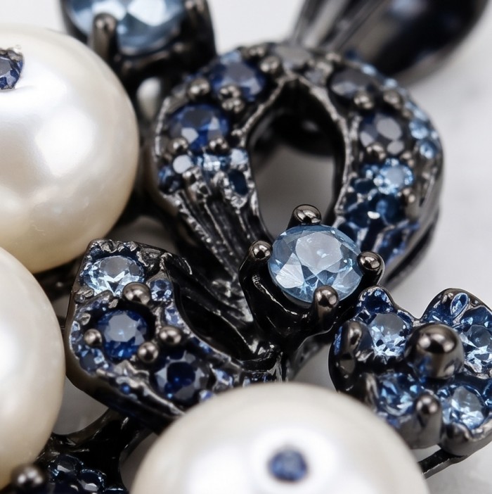 Tiffany - 7.8 carat Pearl Tanzanite Black RHODIUM over .925 Sterling Silver Handcrafted pendant - Close-up of pearl and tanzanite jewelry detailing.