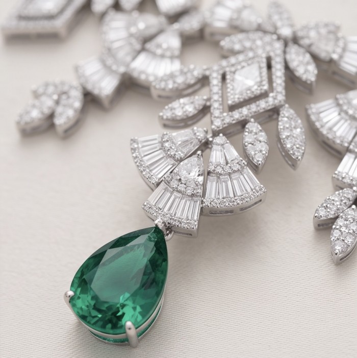Giovanna - Authentic 4.4 carat COLOMBIAN EMERALD .925 Sterling Silver handcrafted necklace - Close-up of emerald and diamond details on sterling silver jewelry.