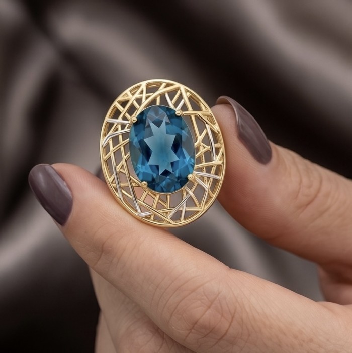 Blue Island - 8.2 carat London Blue Topaz 18K Gold over .925 Sterling Silver handmade Pendant - Close-up of 8.2 carat London Blue Topaz ring in 18K gold setting.