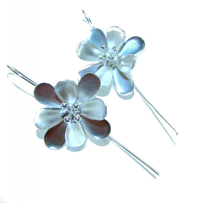 Silver Flowers Italy made .925 Sterling Silver Earrings - Top view of silver flower earrings in .925 sterling silver.