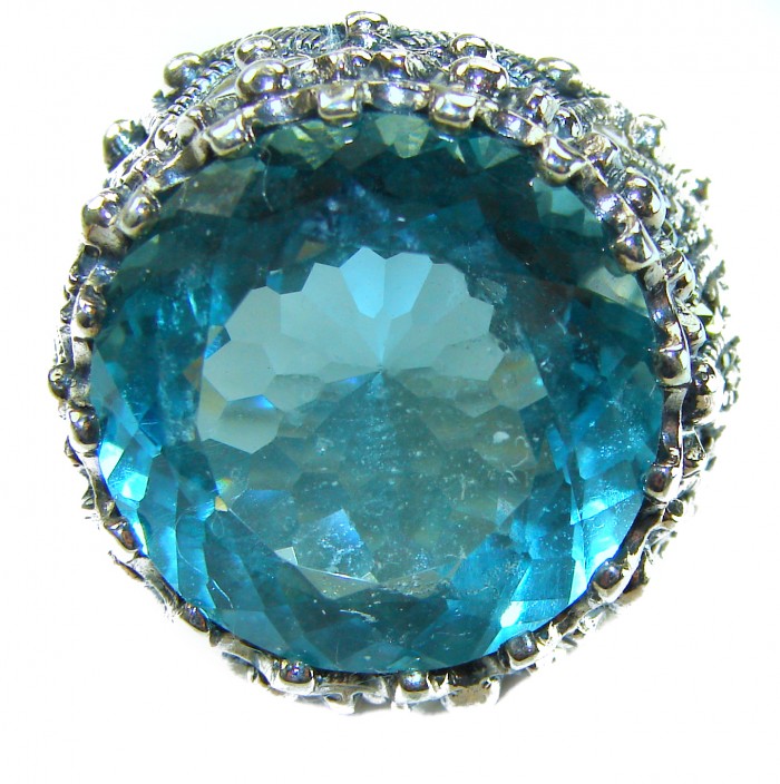 Massive Deep Blue 28.9 carat natural Aquamarine .925 Sterling Silver handcrafted Large ring size 8 - Close-up of a massive deep blue 28.9 carat aquamarine in silver setting
