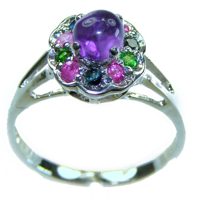 4.5 carat Purple Amethyst .925 Sterling Silver Handcrafted Ring size 7 - Close-up of 4.5 carat purple amethyst sterling silver ring.