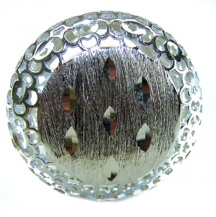 Luxurious Italy made .925 Sterling Silver brilliantly handcrafted ring s. 7 1/4 - Top view of intricately designed sterling silver jewelry piece.