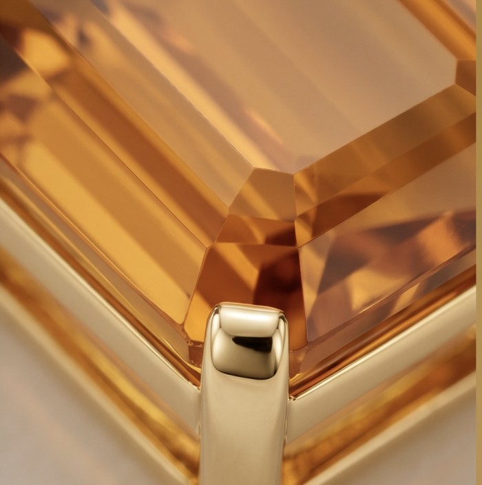 Luxury genuine 25.7 CARAT baquette cut Champagne Topaz .925 Sterling Silver dipped in 18K Gold handmade Pendant - Close-up of luxury 25.7 carat champagne topaz in gold setting