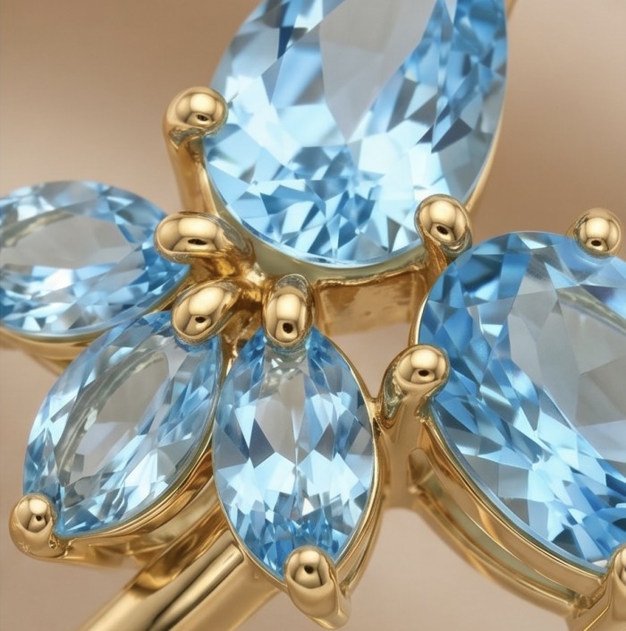 Pacifica 6.8 carat Swiss Blue Topaz 22K Gold over .925 Sterling Silver handcrafted ring size 8 - Close-up of Pacifica 6.8 carat Swiss Blue Topaz in 22K gold setting