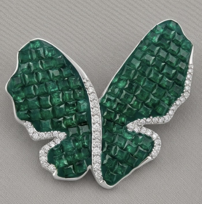 Butterfly - mystery setting- 19.2 carat Colombian Emerald .925 Sterling Silver handcrafted Brooch - Butterfly brooch with Colombian emeralds, top view