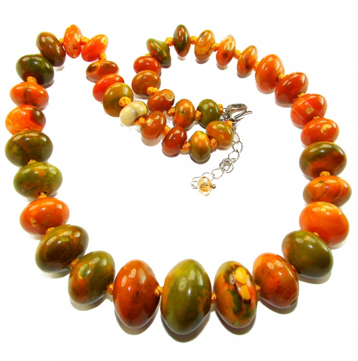 Top quality Rare Unusual Natural Carnelian Agate .925 Sterling Silver Necklace - Carnelian Agate necklace with clasp detail, top view.