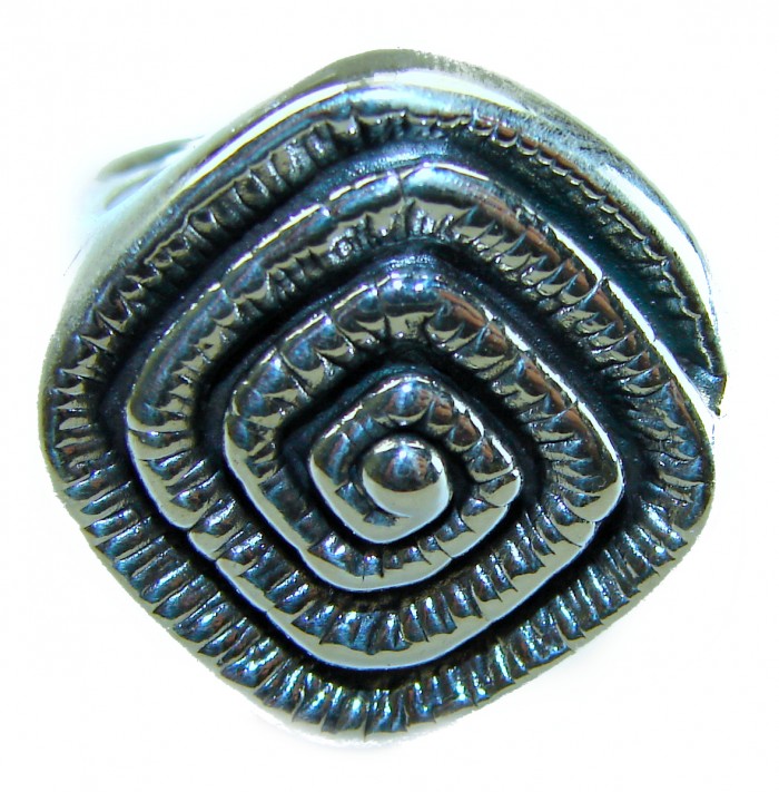 Italy Made Silver Sterling Silver ring s. 9 - Close-up of Italy Made Sterling Silver ring, size 9, detailing spiral design.