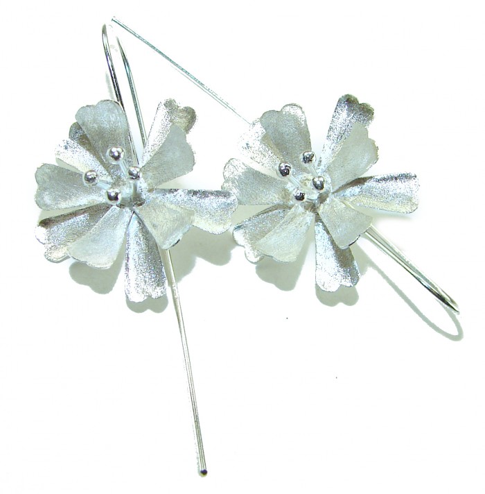 Silver Flowers Italy made .925 Sterling Silver Earrings - Silver flower earrings made in Italy, front view of design details.