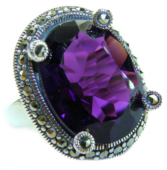 Purple Queen 20.2 carat natural Amethyst .925 Sterling Silver Handcrafted Large Ring size 8 - Close-up of Purple Queen 20.2 carat amethyst in sterling silver setting