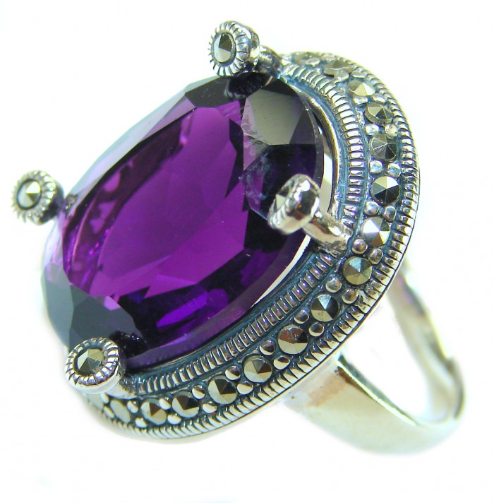 Purple Queen 20.2 carat natural Amethyst .925 Sterling Silver Handcrafted Large Ring size 8 - Close-up of Purple Queen 20.2 carat amethyst ring in .925 sterling silver
