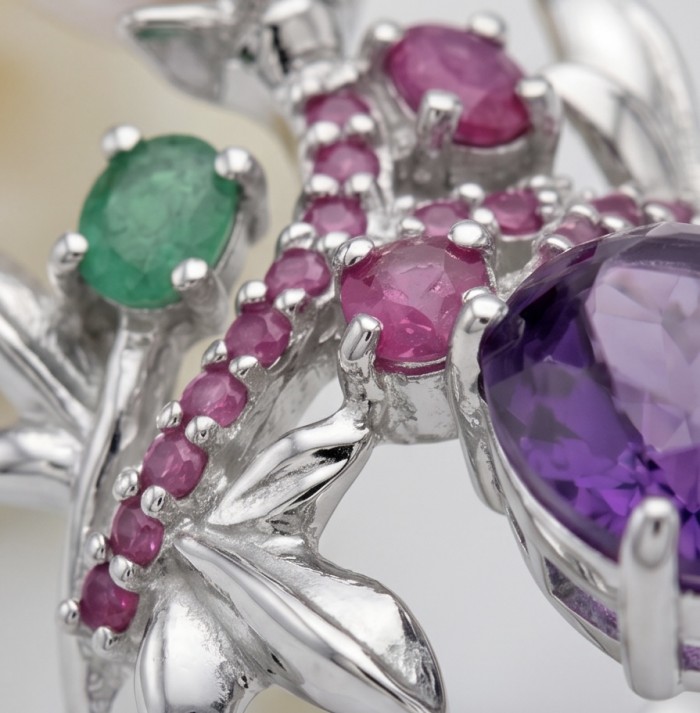 Tiffany Genuine Pearl 7.8 carat Amethyst rhodium over .925 Sterling Silver brilliantly handcrafted ring s. 8 - Close-up of gemstone details on Tiffany pearl and amethyst jewelry.