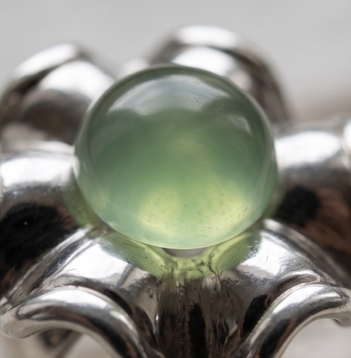Exotic Flower Best quality Prehnite .925 Sterling Silver handcrafted Ring Size 7 - Stone close-up of Prehnite in .925 Sterling Silver setting.