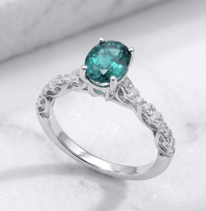 Authentic 3.8 carat CHROME Diopside .925 Sterling Silver handcrafted Ring size 7 - Side view of chrome diopside ring with diamond accents in sterling silver