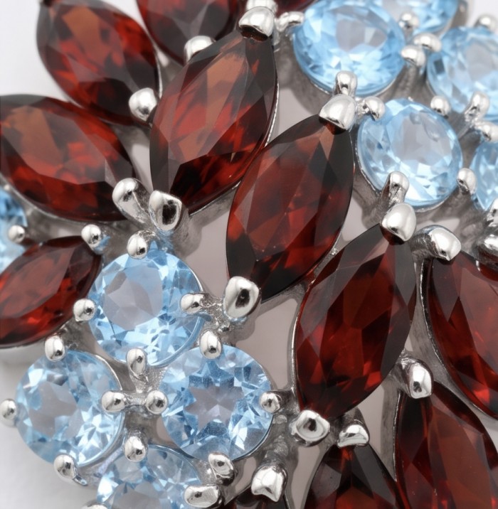 Giuseppina - Authentic 28.1 carat Granet Aquamarine .925 Sterling Silver handcrafted Statement Pendant - Stone close-up of garnet and aquamarine jewelry in .925 sterling silver