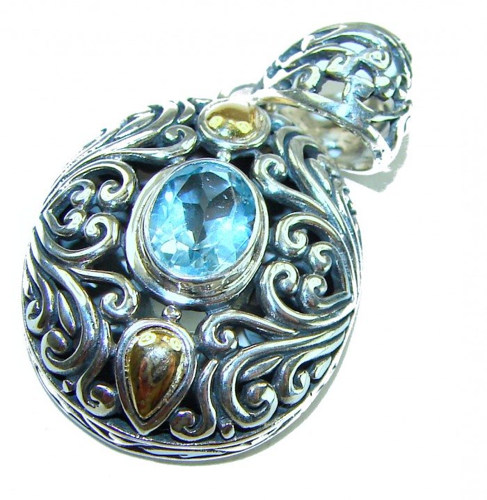 Atlantica oval cut 5.9 carat Swiss Blue Topaz 14K Gold over .925 Sterling Silver Handcrafted Pendant - Close-up of Atlantica oval cut 5.9 carat Swiss Blue Topaz pendant