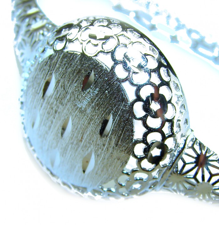 Luxurious Italy made .925 Sterling Silver handcrafted Bracelet - Close-up of floral cutout design on a .925 Sterling Silver bracelet