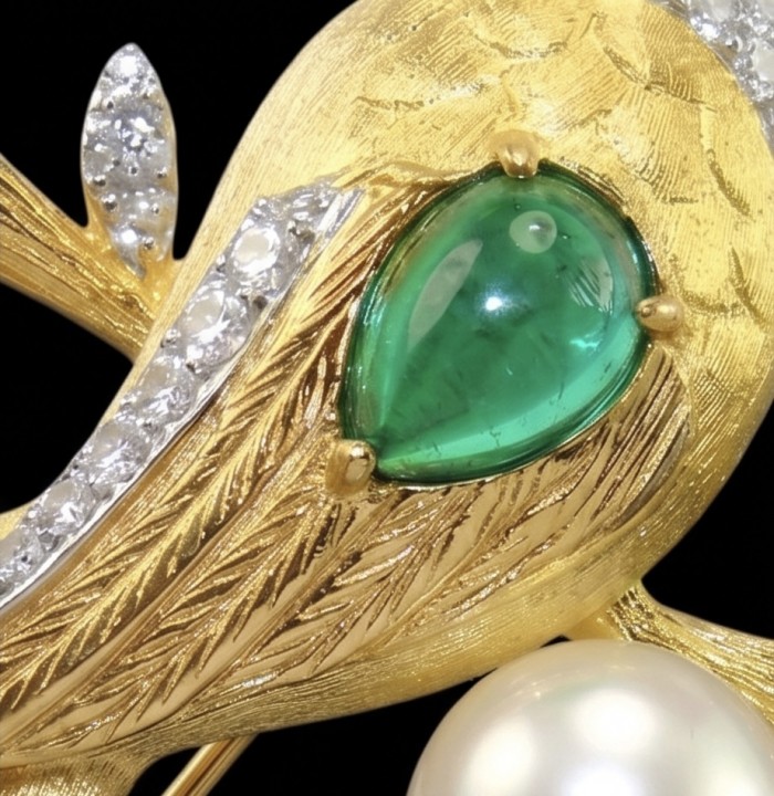 Bird on a Pearl - Genuine 7.5 carat yellow Emerald 18K Gold over .925 Sterling Silver handmade Pendant - Brooch - Stone close-up of Bird on a Pearl jewelry with emerald and diamonds