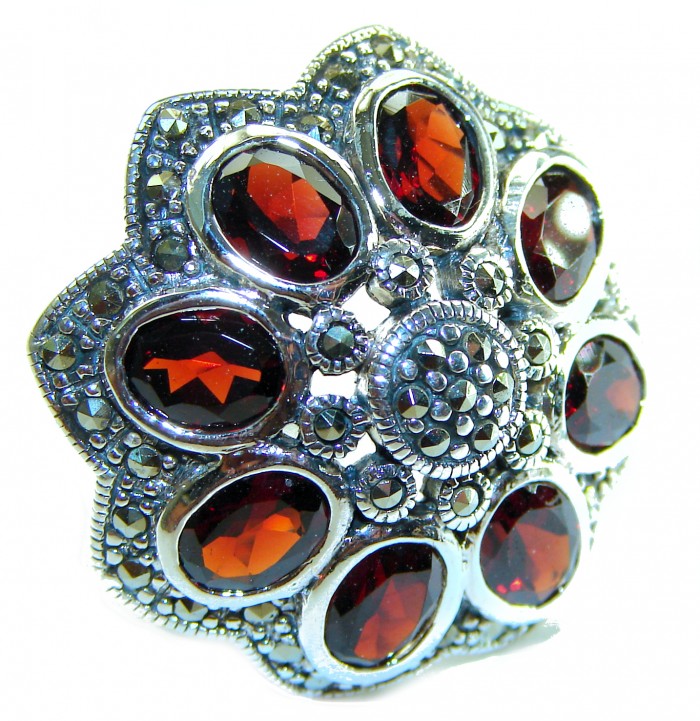 Royalty 22.5 carat oval cut Red Garnet .925 Sterling Silver handcrafted ring; s. 8 - Close-up of Royalty 22.5 carat red garnet ring in sterling silver.