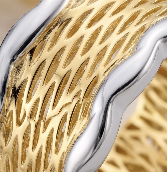Perfection Natural 18K Gold over .925 Sterling Silver ring size 7 1/4 - Close-up of wavy 18K gold and sterling silver mesh design.