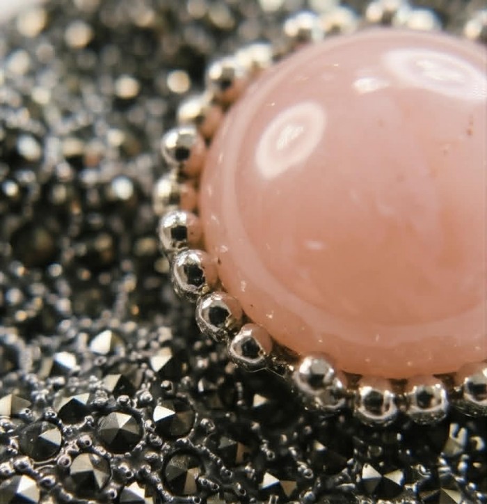 Bella Rosa Natural 17.8 carat BRAZILIAN ROSE QUARTZ .925 Sterling Silver dipped in RHODIUM handmade Statement Ring size 6 - Close-up of a Brazilian Rose Quartz set in ornate silver detail
