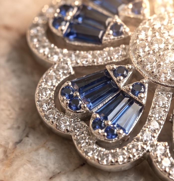 Art deco - Real 3.2 carat Sapphire Italy Made Silver Sterling Silver spinning ring s. 8 1/4 - Close-up of art deco silver jewelry with blue sapphires and diamonds