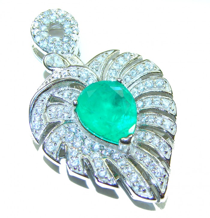 Luxurious Heart Genuine 5.2 carat Colombian Emerald .925 Sterling Silver Statement pendant - Close-up of heart-shaped emerald and diamond pendant.