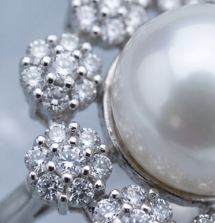 Authentic rare Freshwater Pearl .925 Sterling Silver handcrafted ring; s. 8 - Close-up of diamond cluster with a freshwater pearl in sterling silver.