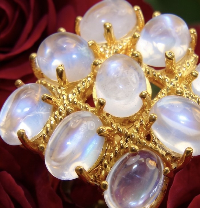 Scarlett 15.5 carat Brazilian Rose Quartz 22K Gold over .925 Sterling Silver handcrafted Statemen Ring size 8 - Close-up of Scarlett 15.5 carat Brazilian Rose Quartz and gold setting