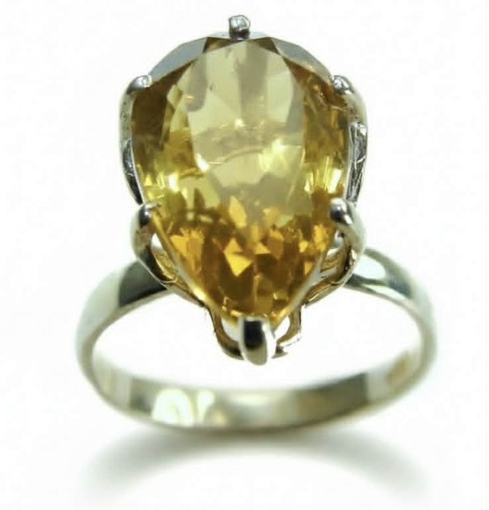 Solid 11.8 carat Genuine Lemon Quartz .925 Sterling Silver handcrafted ring size 7 - Close-up of lemon quartz ring in sterling silver setting.