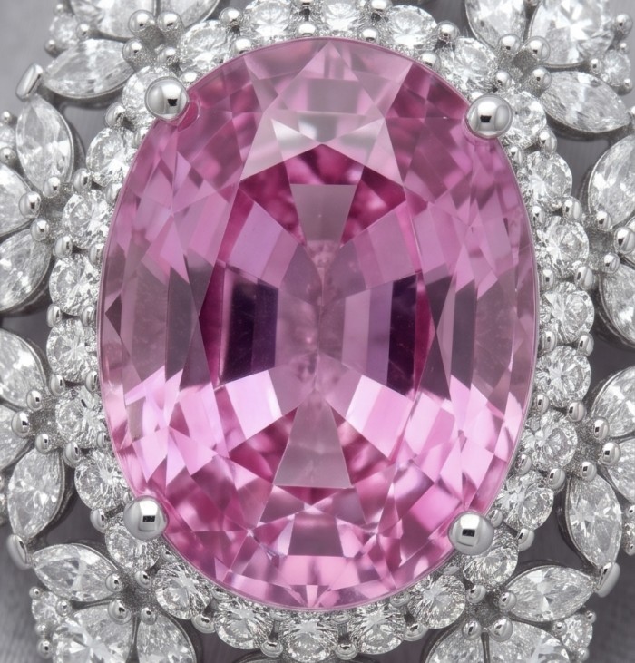 Tiffany Incredible oval cut 20.4 carat Pink Sapphire .925 Sterling Silver handcrafted pendant - Close-up of Tiffany 20.4 carat oval pink sapphire ring with diamonds