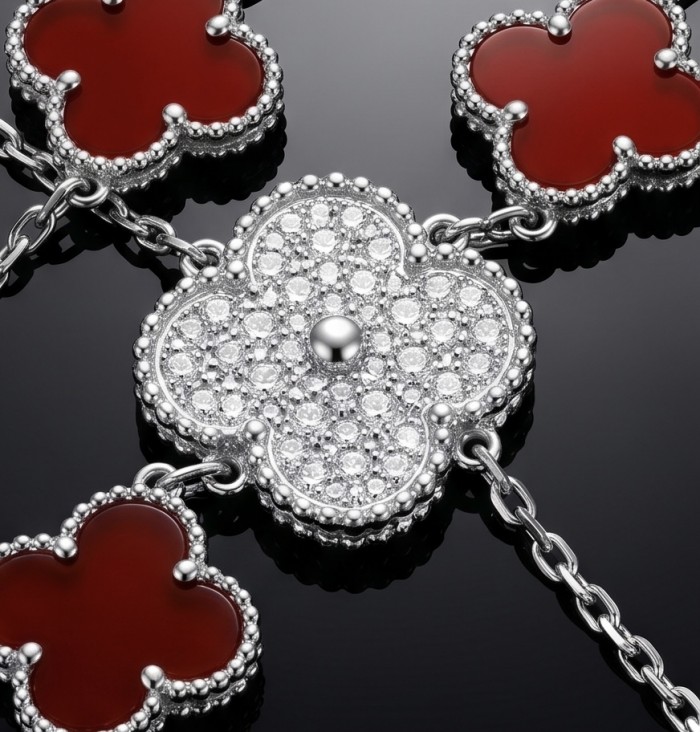 Outstanding 20 inches long Carnelian Lucky Four Leaf Clover .925 Sterling Silver necklace - Close-up of four-leaf clover carnelian and diamond necklace detail
