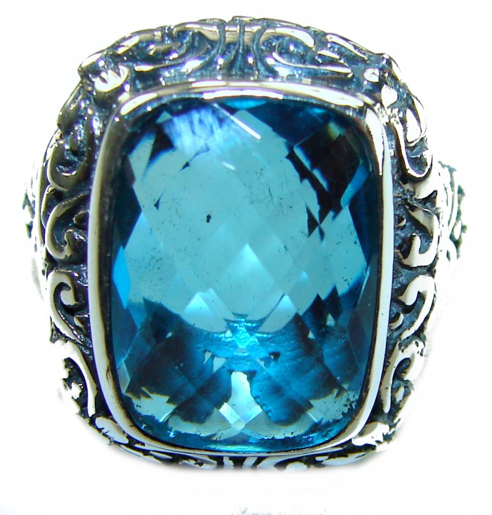 Blue Dreamer 25.5 carat London Blue Topaz .925 Sterling Silver Perfectly handcrafted Ring s. 7 1/2 - Stone close-up of Blue Dreamer 25.5 carat London Blue Topaz ring