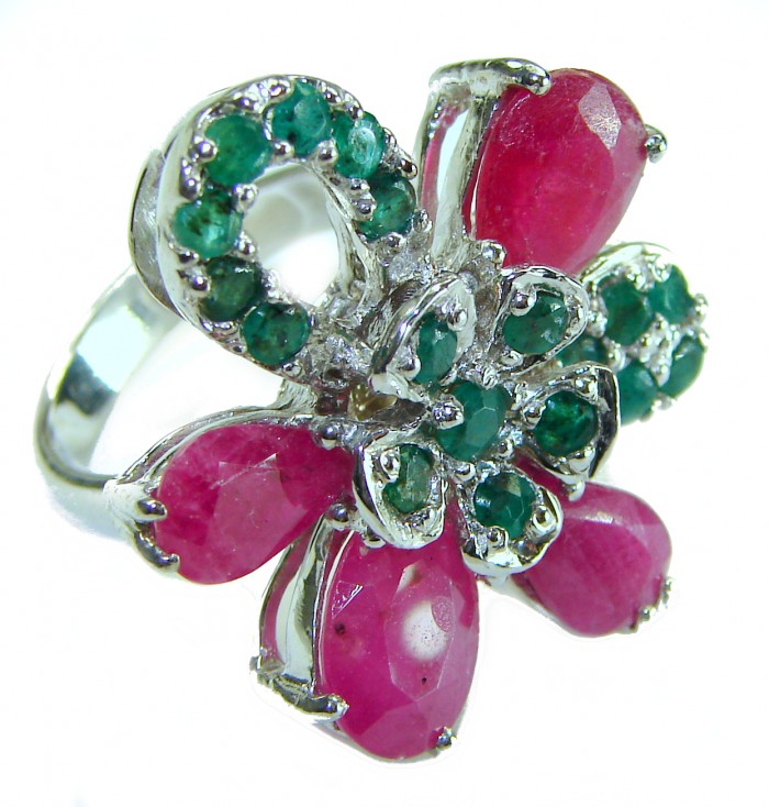 Fancy Flower - Natural 23.5 carat Ruby from Madagascar .925 Sterling Silver handmade Large Statement Ring size 7 - Close-up of flower ring with ruby and emerald stones