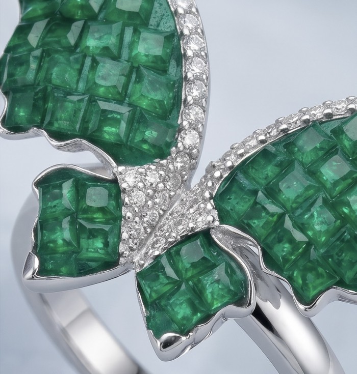 10.2 carat authentic mystery setting Emerald .925 Sterling Silver handcrafted Statement Ring size 7 - Close-up of emerald and diamond butterfly ring in sterling silver.