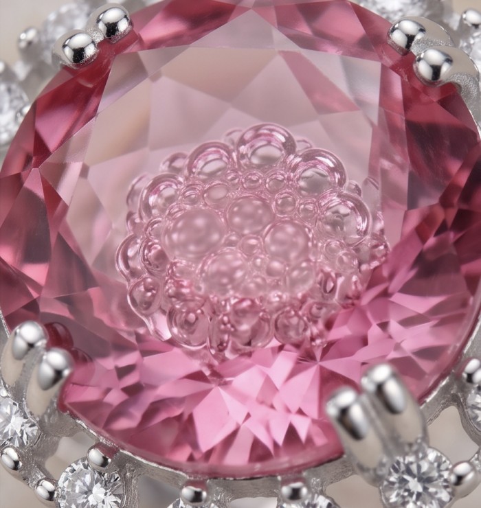 Tiffany - authentic 10.4 carat Pink Sapphire .925 Sterling Silver handcrafted Ring size 6 - Close-up of Tiffany pink sapphire and sterling silver setting.