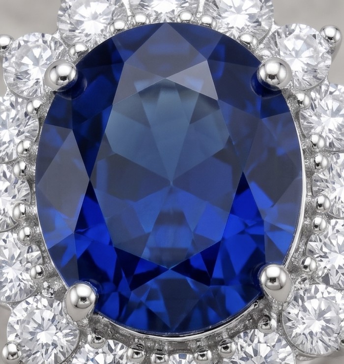 Stella oval cut 14.5 carat Sapphire .925 Sterling Silver handmade Statement ring size 7 - Close-up of Stella oval cut 14.5 carat Sapphire in .925 Sterling Silver