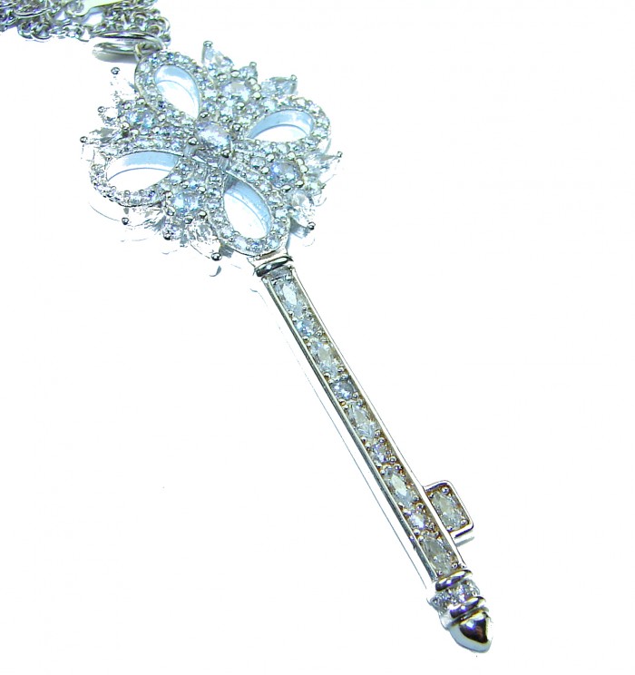 Very special Key - LUXURIUS 44.2 carat White Topaz .925 Sterling Silver handcrafted Necklace - Close-up of luxurious key-shaped pendant with white topaz stones