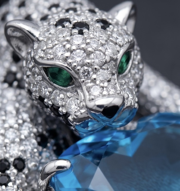 Precious Cheetah authentic 38.5 carat Swiss Blue Topaz .925 Sterling Silver Handcrafted pendant brooch - Close-up of cheetah jewelry with blue topaz and diamond details