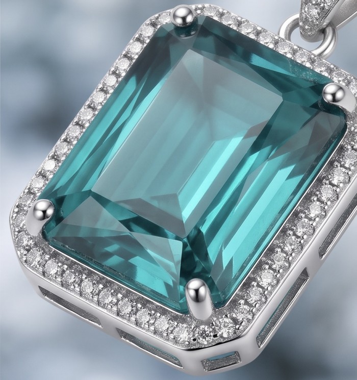 Elizabeth Pedra Azul baquette cut 39.5 carat Aquamarine .925 Sterling Silver handcrafted Statement Necklace - Close-up of Elizabeth Pedra Azul aquamarine pendant, stone detail