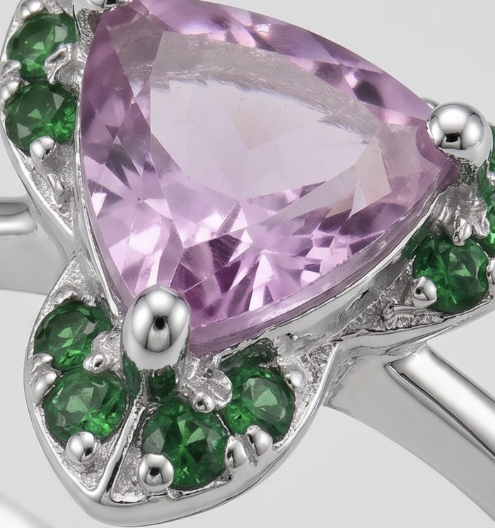 Purple Queen trillion cut 5.2 carat Amethyst .925 Sterling Silver Handcrafted Ring size 10 - Close-up of Purple Queen trillion cut amethyst ring with green accents